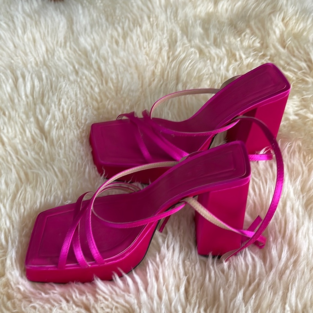 Selling not my style but perfect for the right woman